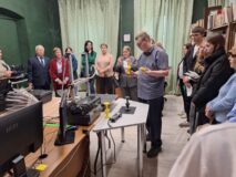 С.Н. Ваньшин осматривает тактильный макет музея – солеварню