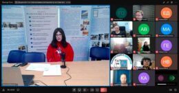 Тифлокомментарий ко второму изображению. Скриншот экрана. Слева преподаватель программы – тифлокомментатор высшей категории М.А. Щербакова, справа иконки слушателей программы.